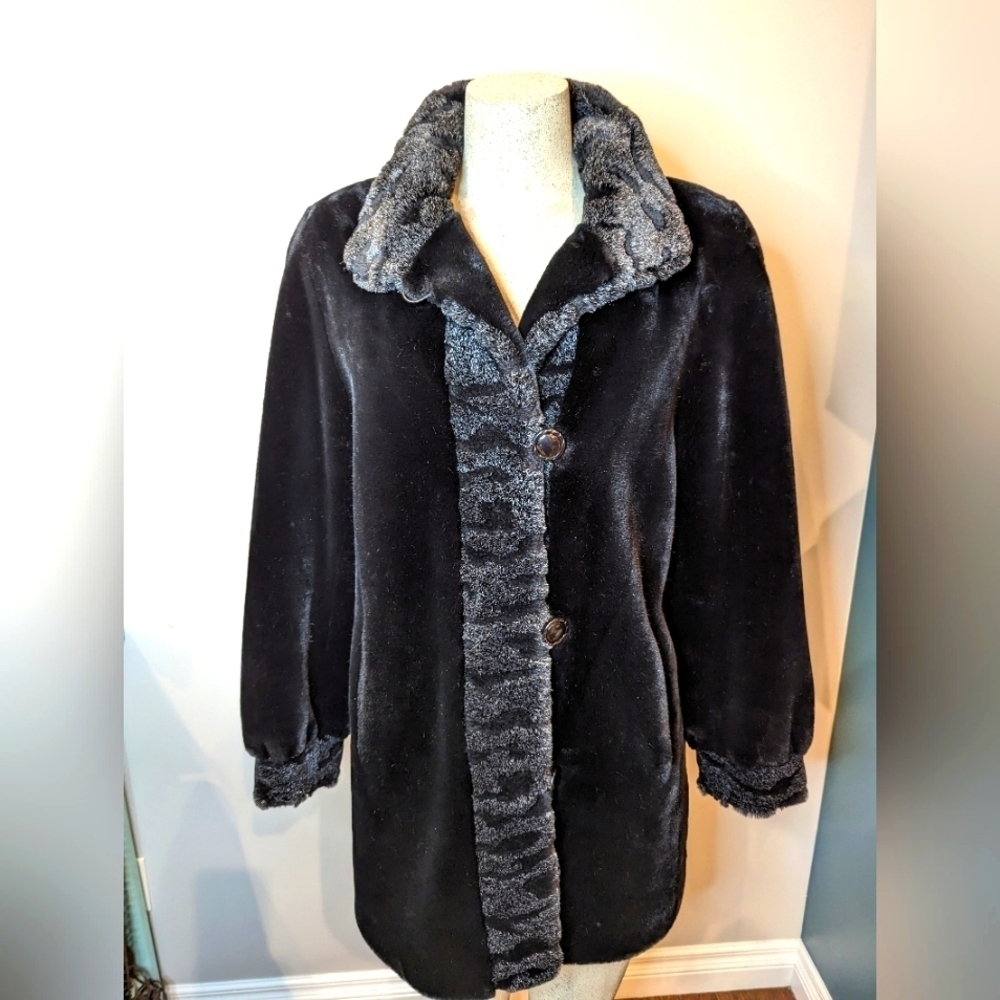 NOVELTI Black Modacrylic Luxury Cuddly Soft Faux Fur Coat. Size 5/6 P